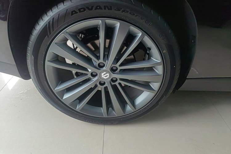 Used Leapmotor C16 2026 Extended-Range 280 LiDAR Zhizun Edition 6 Seats Right Rear Wheel Hub