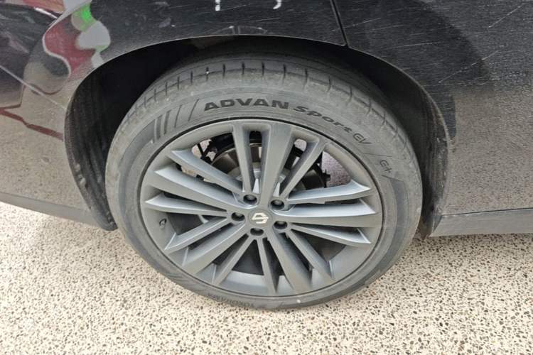 Used Leapmotor C16 2026 Extended-Range 280 LiDAR Zhizun Edition 6 Seats Right Rear Wheel Hub