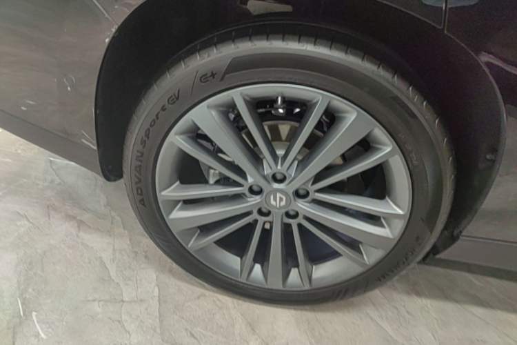 Used Leapmotor C16 2026 Extended-Range 280 LiDAR Zhizun Edition 6 Seats Right Rear Wheel Hub
