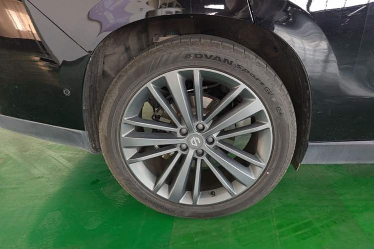 Used Leapmotor C16 2026 Extended-Range 280 LiDAR Zhizun Edition 6 Seats Right Rear Wheel Hub