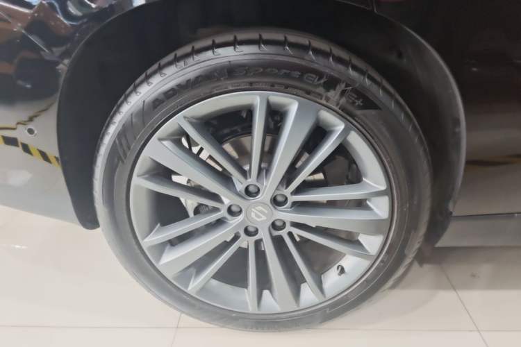 Used Leapmotor C16 2026 Extended-Range 280 LiDAR Zhizun Edition 6 Seats Right Rear Wheel Hub