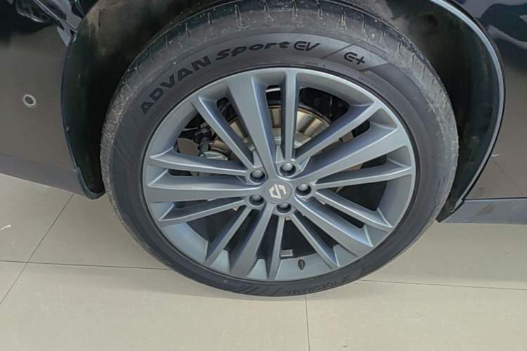 Used Leapmotor C16 2026 Extended-Range 280 LiDAR Zhizun Edition 6 Seats Right Rear Wheel Hub