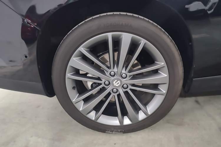 Used Leapmotor C16 2026 Extended-Range 280 LiDAR Zhizun Edition 6 Seats Right Rear Wheel Hub