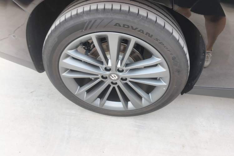 Used Leapmotor C16 2026 Extended-Range 280 LiDAR Zhizun Edition 6 Seats Right Rear Wheel Hub