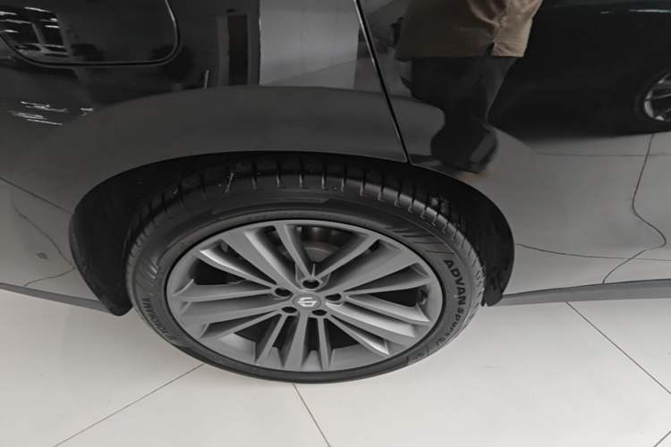 Used Leapmotor C16 2026 Extended-Range 280 LiDAR Zhizun Edition 6 Seats Right Rear Wheel Hub