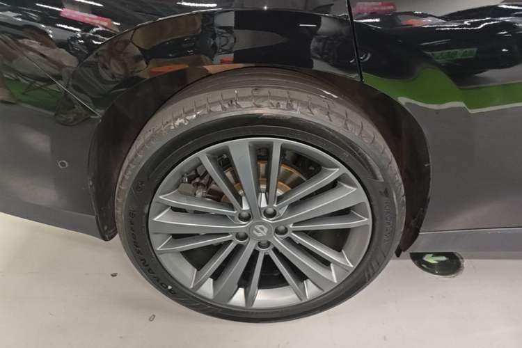 Used Leapmotor C16 2026 Extended-Range 280 LiDAR Zhizun Edition 6 Seats Right Rear Wheel Hub