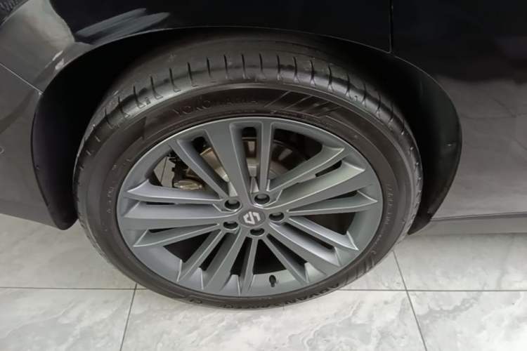 Used Leapmotor C16 2026 Extended-Range 280 LiDAR Zhizun Edition 6 Seats Right Rear Wheel Hub
