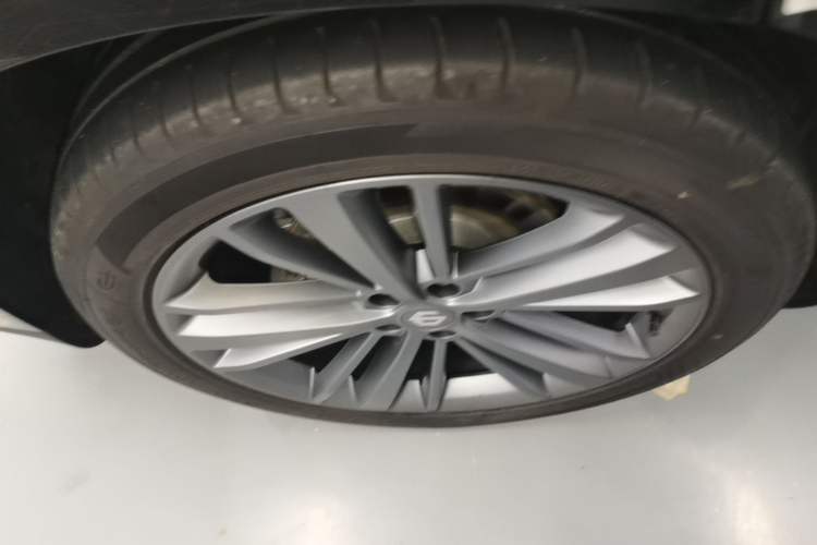 Used Leapmotor C16 2026 Extended-Range 280 LiDAR Zhizun Edition 6 Seats Right Rear Wheel Hub