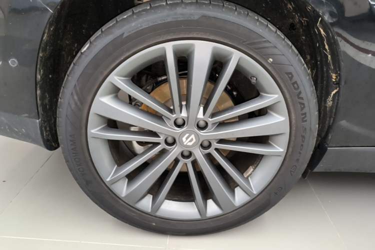 Used Leapmotor C16 2026 Extended-Range 280 LiDAR Zhizun Edition 6 Seats Right Rear Wheel Hub