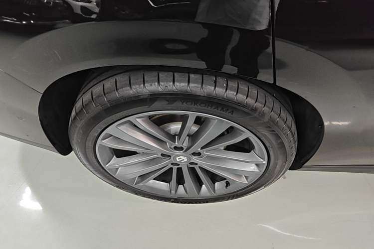 Used Leapmotor C16 2026 Extended-Range 280 LiDAR Zhizun Edition 6 Seats Right Rear Wheel Hub