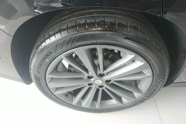 Used Leapmotor C16 2026 Extended-Range 280 LiDAR Zhizun Edition 6 Seats Right Rear Wheel Hub