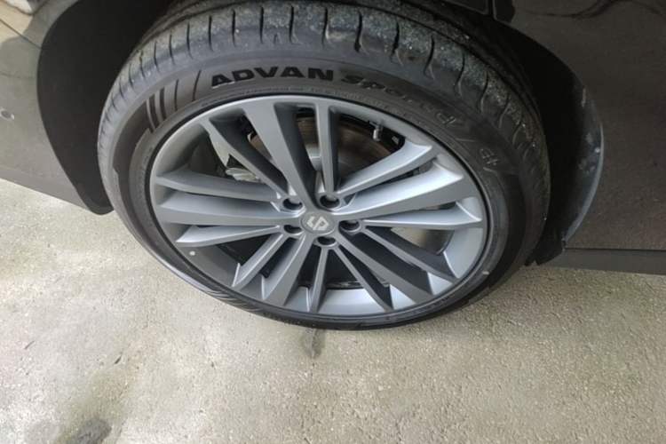 Used Leapmotor C16 2026 All-Electric 630 LiDAR Zhizun Edition 6 Seats Right Rear Wheel Hub
