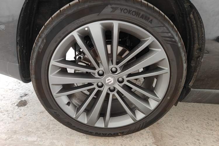Used Leapmotor C16 2026 Extended-Range 280 LiDAR Zhizun Edition 6 Seats Right Rear Wheel Hub