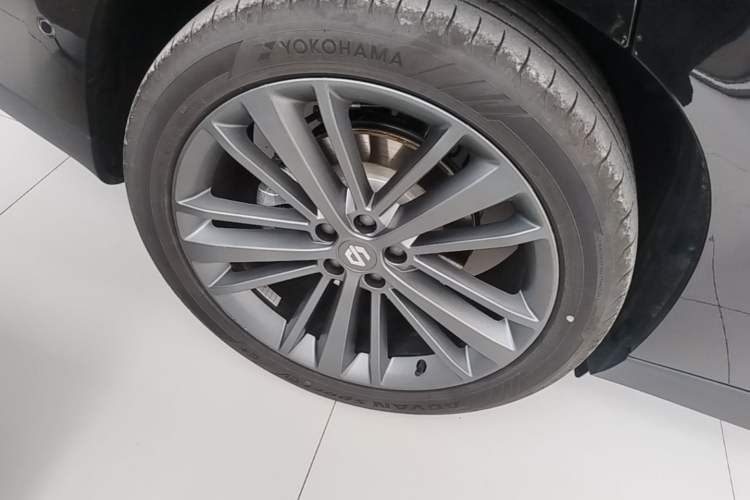 Used Leapmotor C16 2026 Extended-Range 280 LiDAR Zhizun Edition 6 Seats Right Rear Wheel Hub