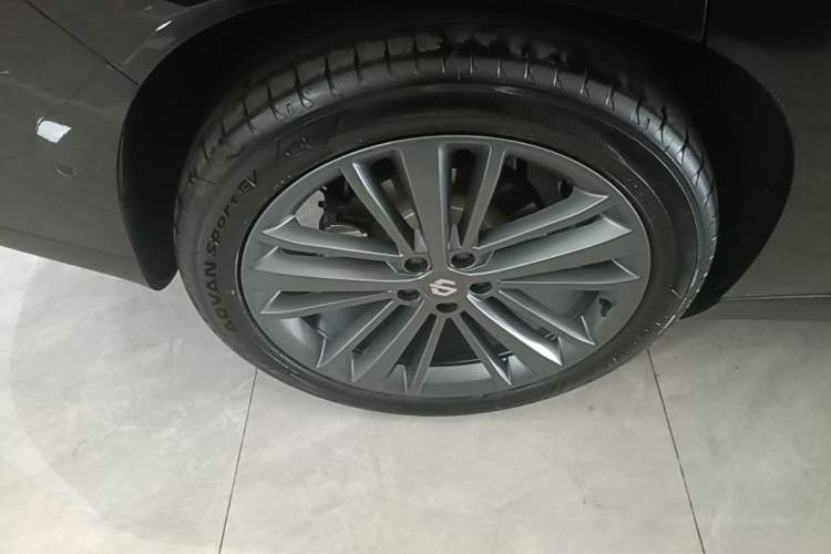 Used Leapmotor C16 2026 Extended-Range 280 LiDAR Zhizun Edition 6 Seats Right Rear Wheel Hub