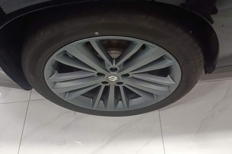 Used Leapmotor C16 2026 Extended-Range 280 LiDAR Zhizun Edition 6 Seats Right Rear Wheel Hub