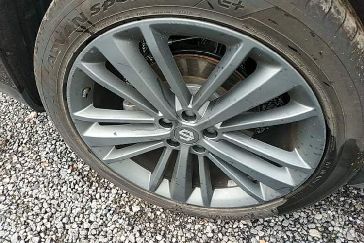 Used Leapmotor C16 2026 Extended-Range 280 LiDAR Zhizun Edition 6 Seats Right Rear Wheel Hub