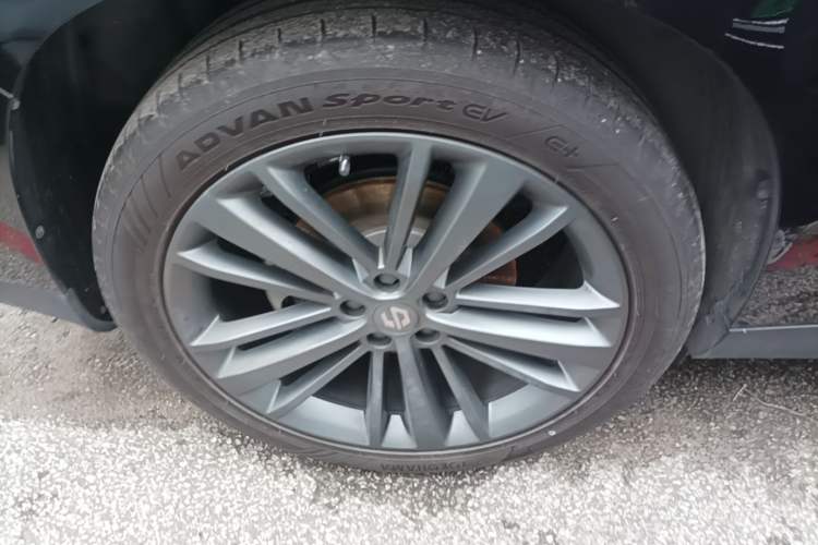 Used Leapmotor C16 2026 Extended-Range 280 LiDAR Zhizun Edition 6 Seats Right Rear Wheel Hub
