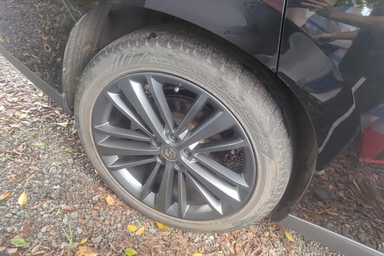 Used Leapmotor C16 2026 Extended-Range 280 LiDAR Zhizun Edition 6 Seats Right Rear Wheel Hub