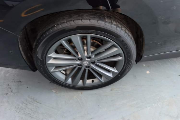 Used Leapmotor C16 2026 Extended-Range 280 LiDAR Zhizun Edition 6 Seats Right Rear Wheel Hub