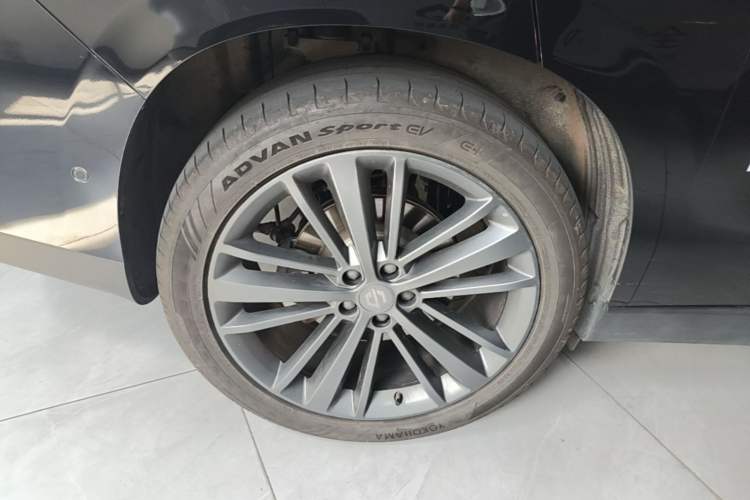 Used Leapmotor C16 2026 Extended-Range 280 LiDAR Zhizun Edition 6 Seats Right Rear Wheel Hub