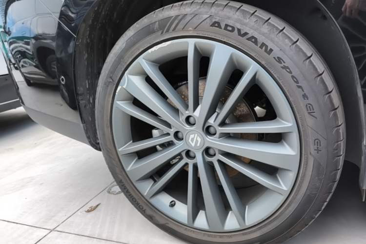 Used Leapmotor C16 2026 Extended-Range 280 LiDAR Zhizun Edition 6 Seats Right Rear Wheel Hub