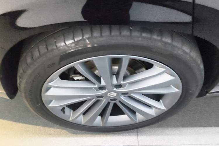 Used Leapmotor C16 2026 Extended-Range 280 LiDAR Zhizun Edition 6 Seats Right Rear Wheel Hub