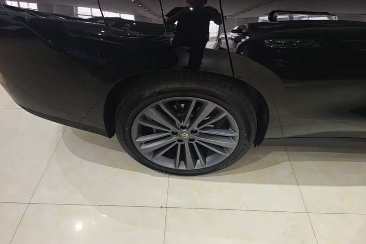 Used Leapmotor C16 2026 Extended-Range 280 LiDAR Zhizun Edition 6 Seats Right Rear Wheel Hub