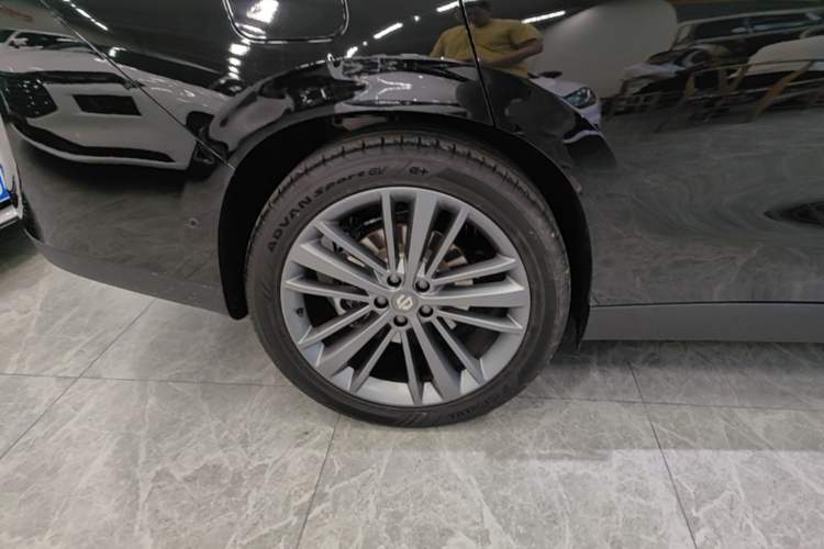 Used Leapmotor C16 2026 Extended-Range 280 LiDAR Zhizun Edition 6 Seats Right Rear Wheel Hub