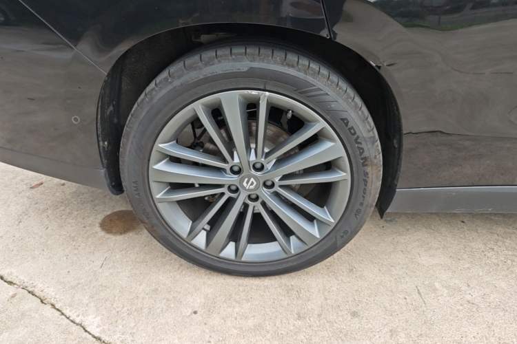 Used Leapmotor C16 2026 Extended-Range 280 LiDAR Zhizun Edition 6 Seats Right Rear Wheel Hub
