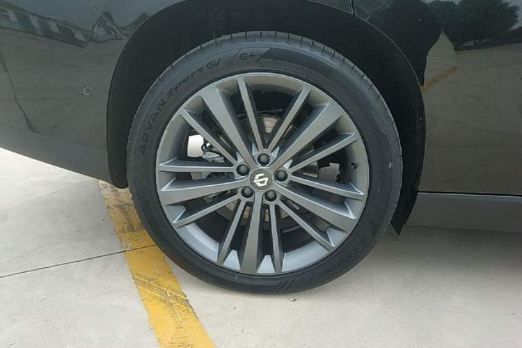 Used Leapmotor C16 2026 Extended-Range 280 LiDAR Zhizun Edition 6 Seats Right Rear Wheel Hub