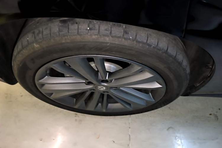 Used Leapmotor C16 2026 All-Electric 630 LiDAR Zhizun Edition 6 Seats Right Rear Wheel Hub
