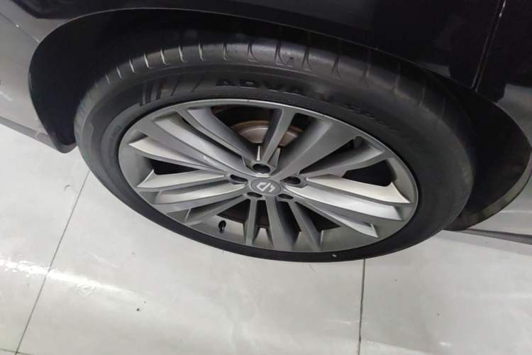 Used Leapmotor C16 2026 All-Electric 630 LiDAR Zhizun Edition 6 Seats Right Rear Wheel Hub