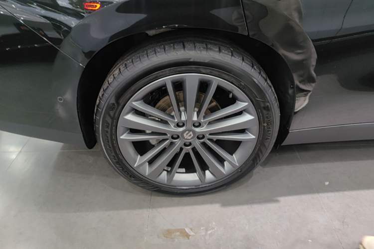 Used Leapmotor C16 2026 Extended-Range 280 LiDAR Zhizun Edition 6 Seats Right Rear Wheel Hub