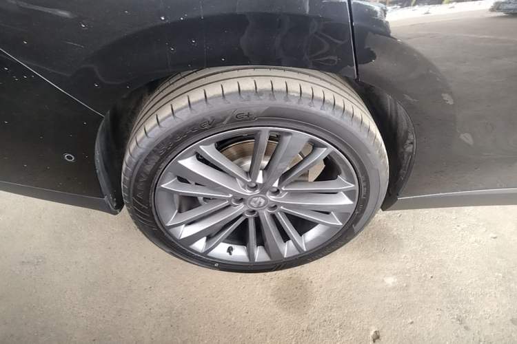 Used Leapmotor C16 2026 Extended-Range 280 LiDAR Zhizun Edition 6 Seats Right Rear Wheel Hub