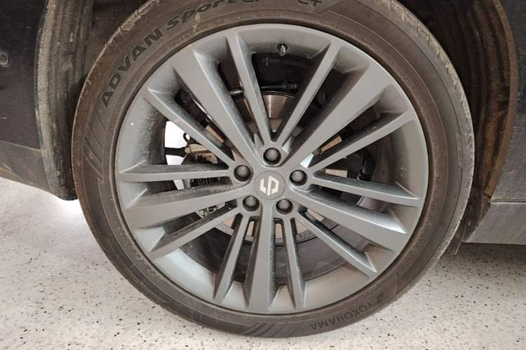 Used Leapmotor C16 2026 Extended-Range 280 LiDAR Zhizun Edition 6 Seats Right Rear Wheel Hub