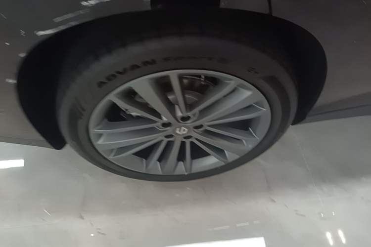 Used Leapmotor C16 2026 Extended-Range 280 LiDAR Zhizun Edition 6 Seats Right Rear Wheel Hub