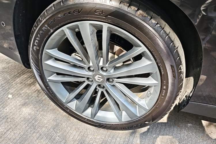 Used Leapmotor C16 2026 All-Electric 630 LiDAR Zhizun Edition 6 Seats Right Rear Wheel Hub