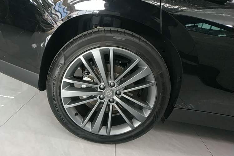 Used Leapmotor C16 2026 Extended-Range 280 LiDAR Zhizun Edition 5 Seats Right Rear Wheel Hub