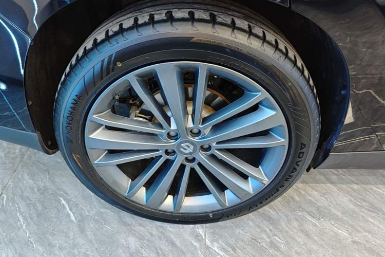 Used Leapmotor C16 2026 Extended-Range 280 LiDAR Zhizun Edition 6 Seats Right Rear Wheel Hub