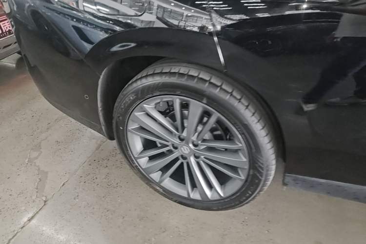 Used Leapmotor C16 2026 Extended-Range 280 LiDAR Zhizun Edition 6 Seats Right Rear Wheel Hub