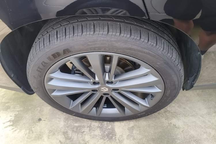 Used Leapmotor C16 2026 Extended-Range 280 LiDAR Zhizun Edition 6 Seats Right Rear Wheel Hub