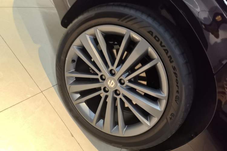 Used Leapmotor C16 2026 All-Electric 630 LiDAR Zhizun Edition 6 Seats Right Rear Wheel Hub