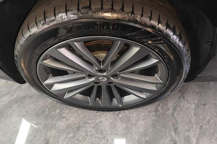 Used Leapmotor C16 2026 Extended-Range 280 LiDAR Zhizun Edition 6 Seats Right Rear Wheel Hub