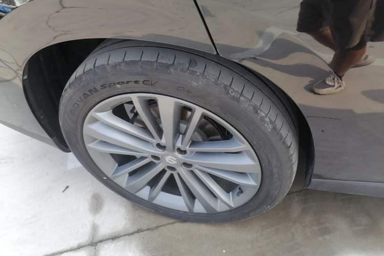 Used Leapmotor C16 2026 Extended-Range 280 LiDAR Zhizun Edition 6 Seats Right Rear Wheel Hub