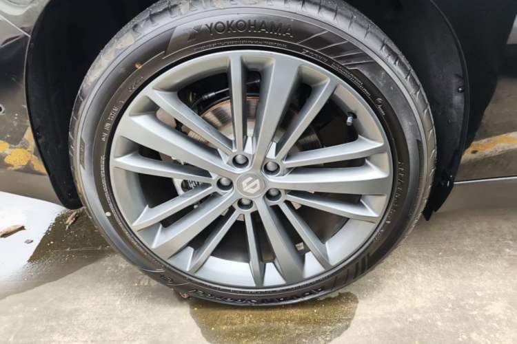 Used Leapmotor C16 2026 Extended-Range 280 LiDAR Zhizun Edition 6 Seats Right Rear Wheel Hub