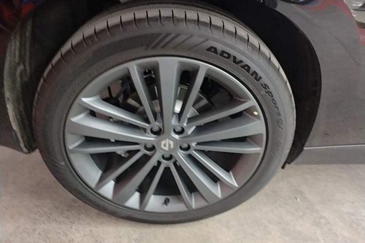 Used Leapmotor C16 2026 Extended-Range 280 LiDAR Zhizun Edition 6 Seats Right Rear Wheel Hub