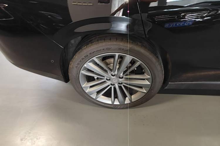 Used Leapmotor C16 2026 All-Electric 630 LiDAR Zhizun Edition 6 Seats Right Rear Wheel Hub