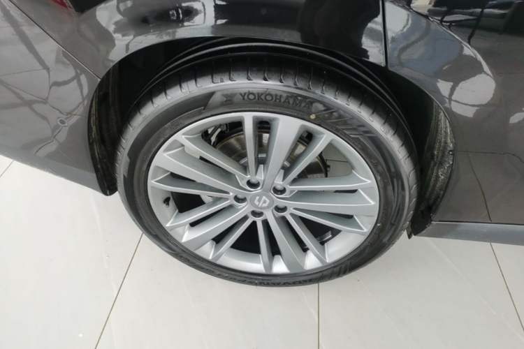 Used Leapmotor C16 2026 Extended-Range 280 LiDAR Zhizun Edition 6 Seats Right Rear Wheel Hub