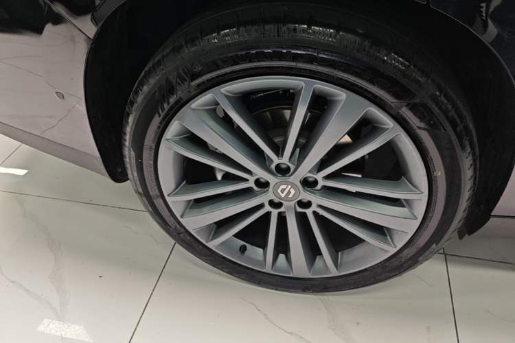 Used Leapmotor C16 2026 Extended-Range 280 LiDAR Zhizun Edition 6 Seats Right Rear Wheel Hub